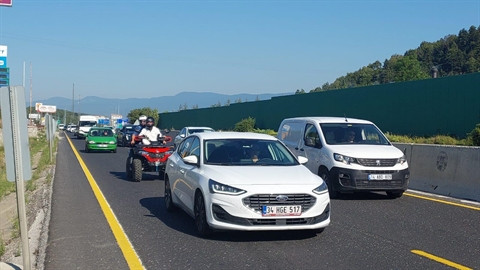 Bolu Dağı Tüneli’nin kapanmasıyla otoyol ve D-100 geçişinde araç yoğunluğu oluştu