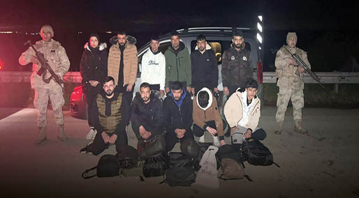 Edirne'de 11 kaçak göçmen ile 1 organizatör yakalandı