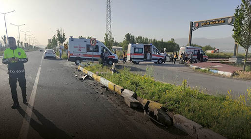 Erzurum'da otomobil, kamyonete çarptı; 12 yaralı