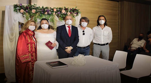 İkinci evlilik yıl dönümlerini, nikahlarının kıyıldığı hastanede kutladılar