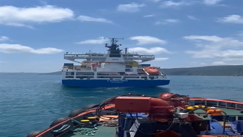 İstanbul Boğazı’nda arızalanan gemi çekildi; boğaz gemi trafiğine açıldı