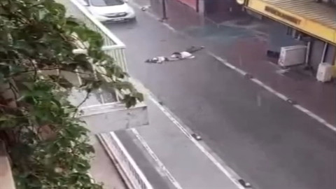 İZMİR'de gök gürültülü sağanak; sokakta akıma kapılan 2 kişi öldü 