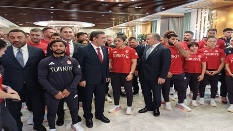 Türkiye'yi Olimpiyat Oyunları'nda temsil edecek olan milli sporcular için uğurlama töreni düzenlendi