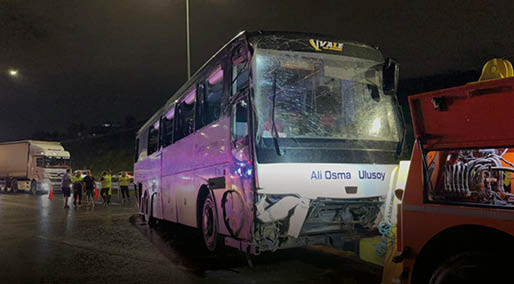 Tuzla Kuzey Marmara Otoyolu'nda yolcu otobüsü devrildi: 2 yaralı